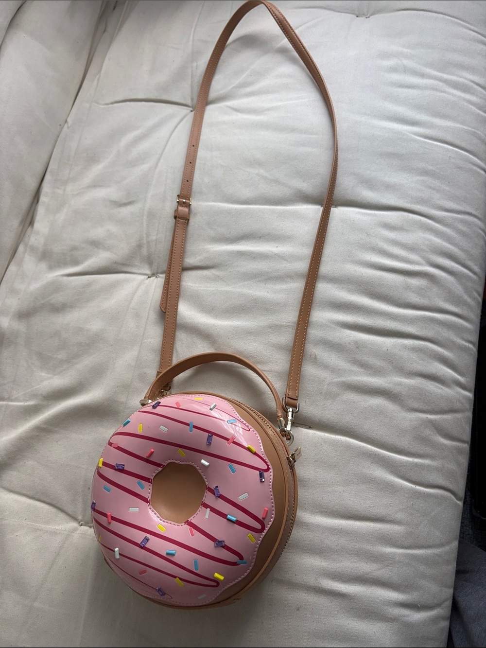 Kate Spade Donut-Shaped Pink Crossbody Bag - Charming Novelty Design